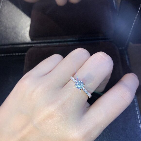 🔥Dainty Refine Crystal Pure Round Beautiful Ring for Women  display picture 1